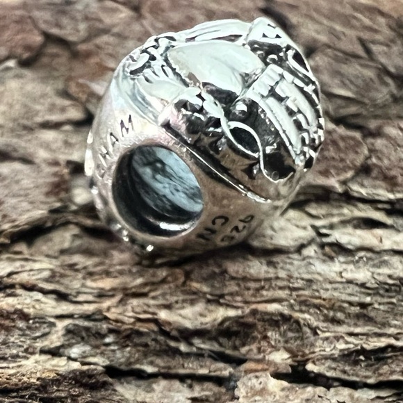 New Authentic Chamilia Heart and Crown Charm Bead 925 Love Family Queen - Picture 4 of 5